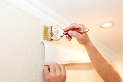 Pose de papier peint à Val-d'Étangson — revêtements muraux et toiles de verre